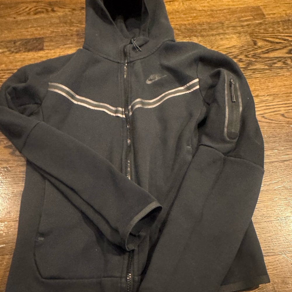 Nike Black Zip-Up Jacket with Arm Pocket Nike tech